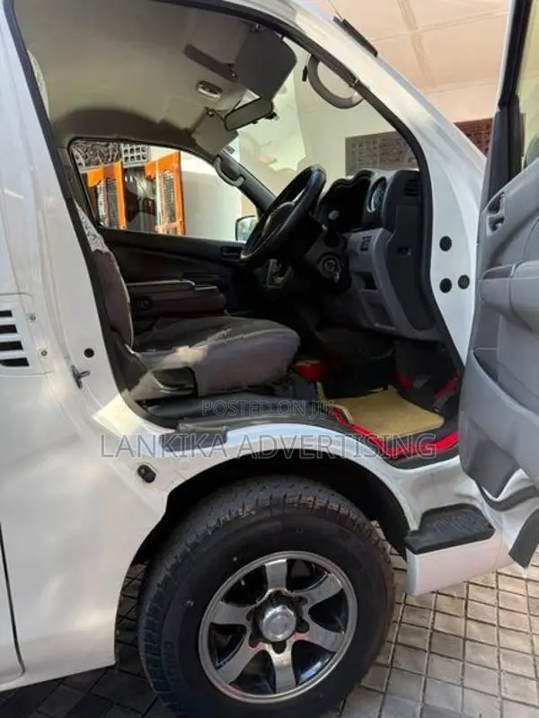 Nissan Caravan E 26 2015