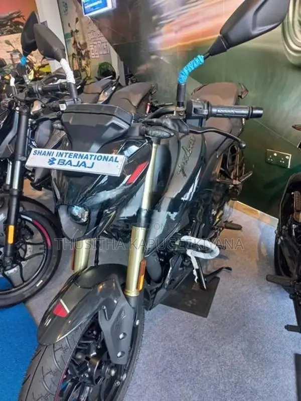Bajaj Pulsar N160 Premium Black 2026