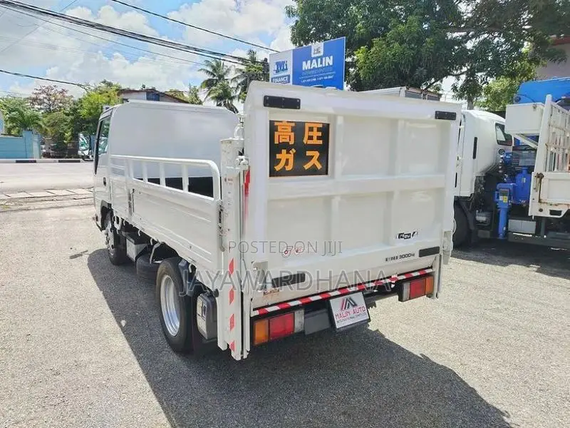 Isuzu Elf NKR85 10.5ft UNREGIS 2017
