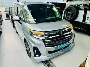 Toyota Roomy Custom GT 2023