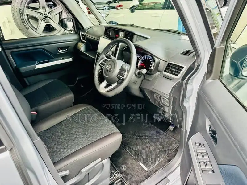 Toyota Roomy Custom GT 2023