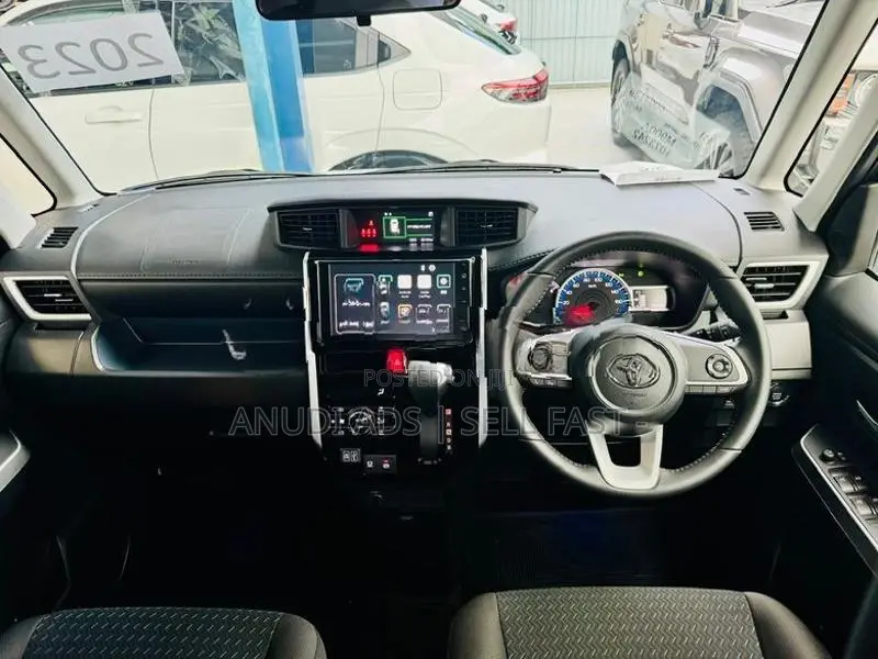 Toyota Roomy Custom GT 2023