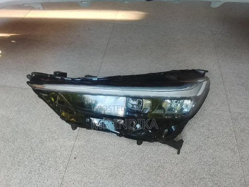 Honda vezel RV 5 j 8 head light