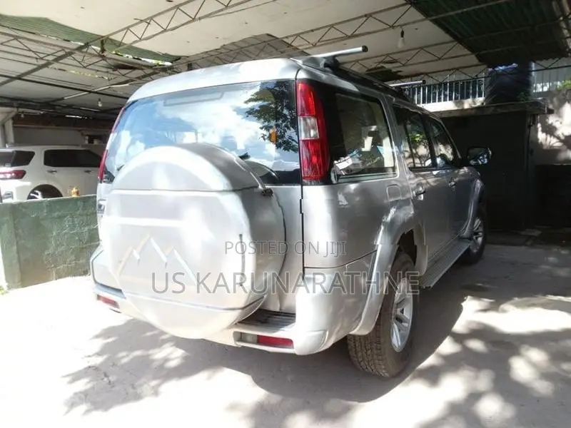 Ford Everest 2011