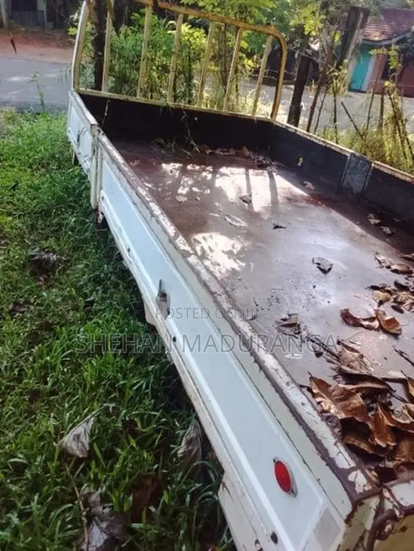 ලොරි තට්ටුවක්