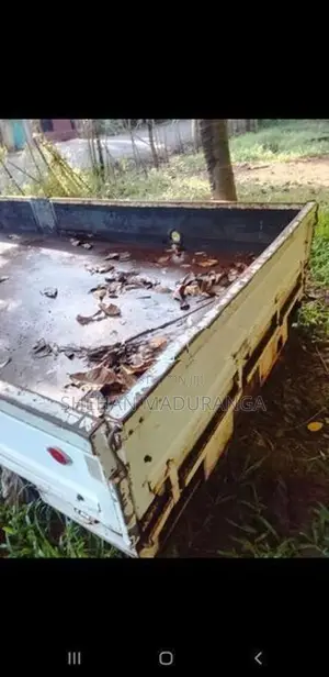 ලොරි තට්ටුවක්