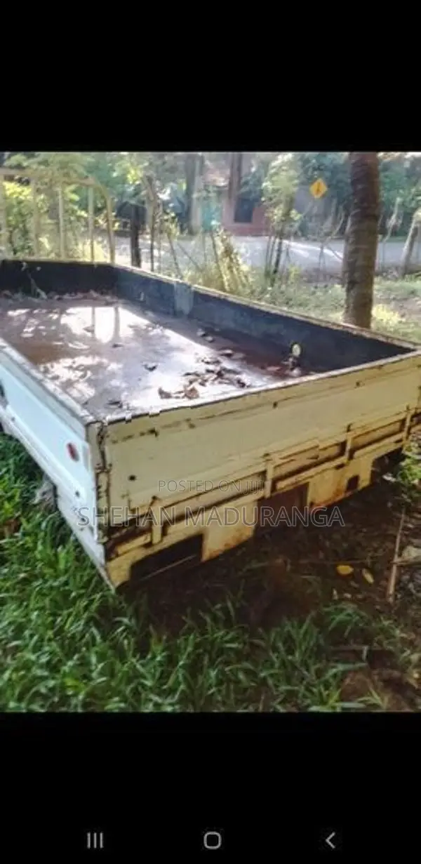 ලොරි තට්ටුවක්