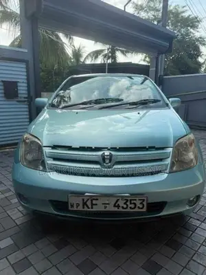 Toyota IST 2003
