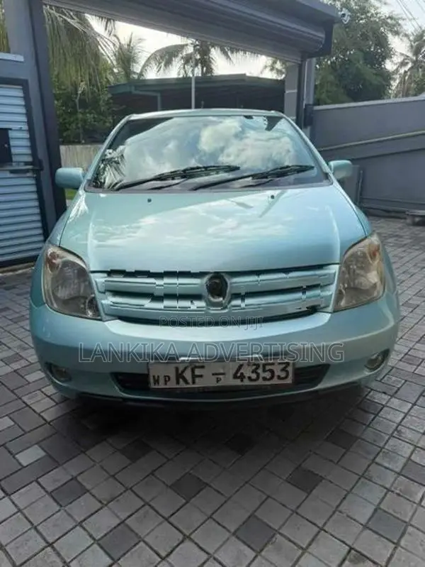 Toyota IST 2003