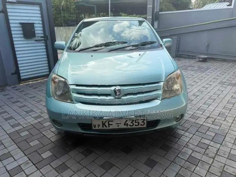 Toyota IST 2003