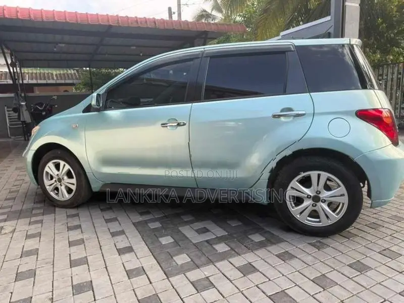 Toyota IST 2003