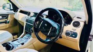 Land Rover Discovery 4 S 1ST Owner LOW KM 2015