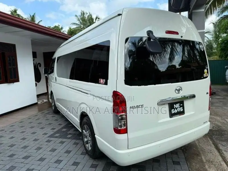 Toyota GDH HIGH ROOF 2023