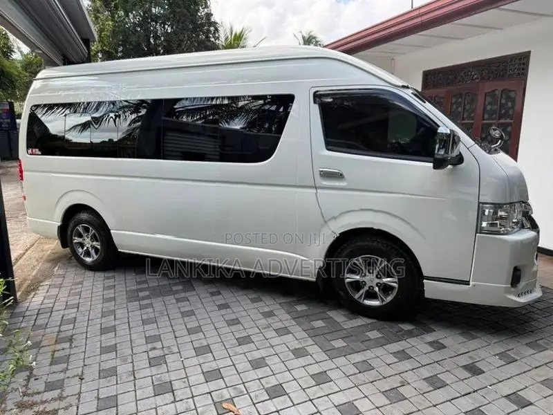 Toyota GDH HIGH ROOF 2023