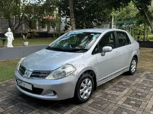 Nissan Tiida Latio 2010