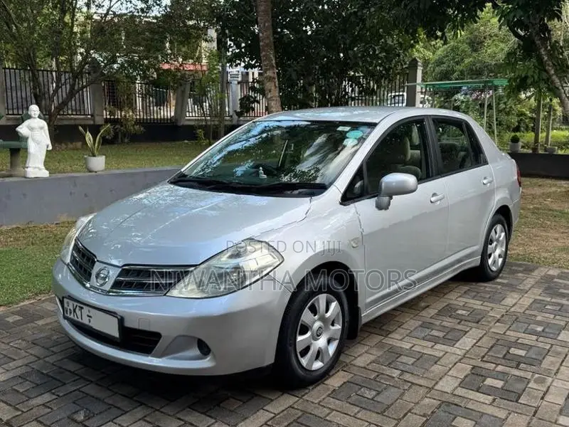 Nissan Tiida Latio 2010
