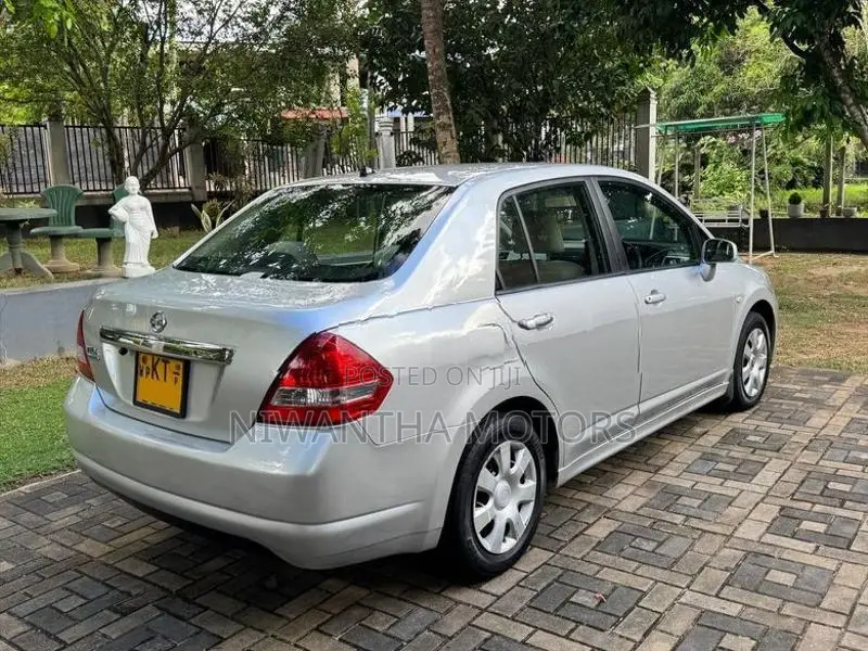 Nissan Tiida Latio 2010