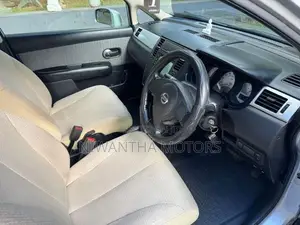 Nissan Tiida Latio 2010