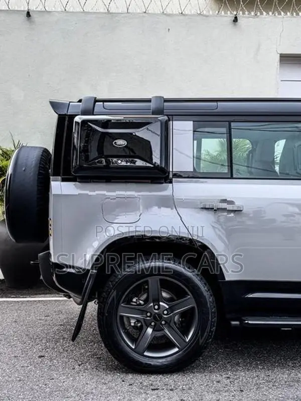 Land Rover Defender P300 X DYNAMIC SE 7S 2026