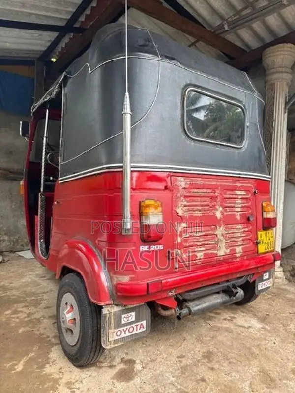 Bajaj RE 2011