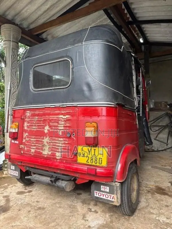 Bajaj RE 2011