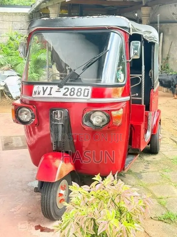 Bajaj RE 2011