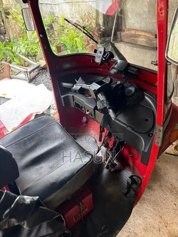 Bajaj RE 2011