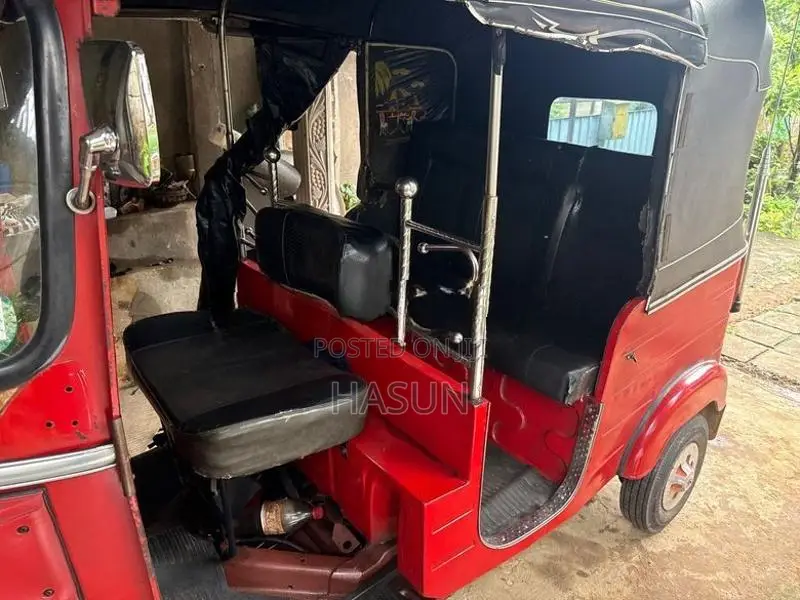 Bajaj RE 2011