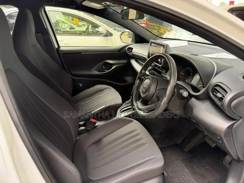 Toyota Yaris X Grade 2025