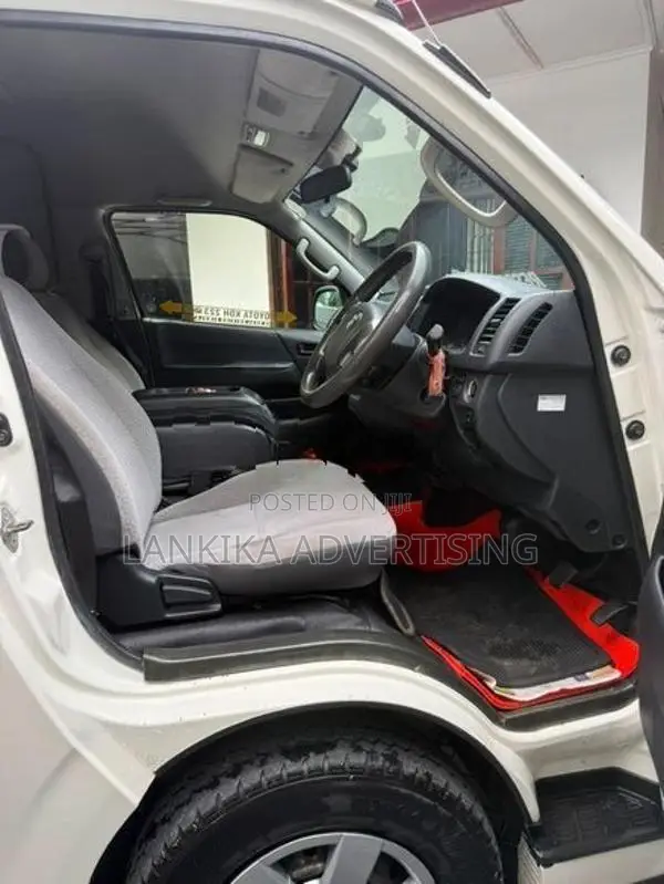 Toyota KDH HIGH ROOF 223 2015