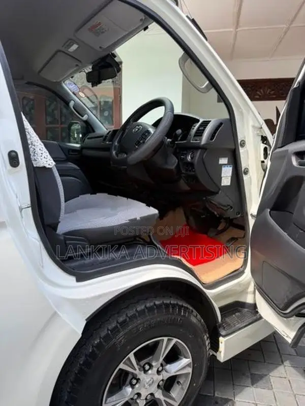 Toyota GDH HIGH ROOF 2023