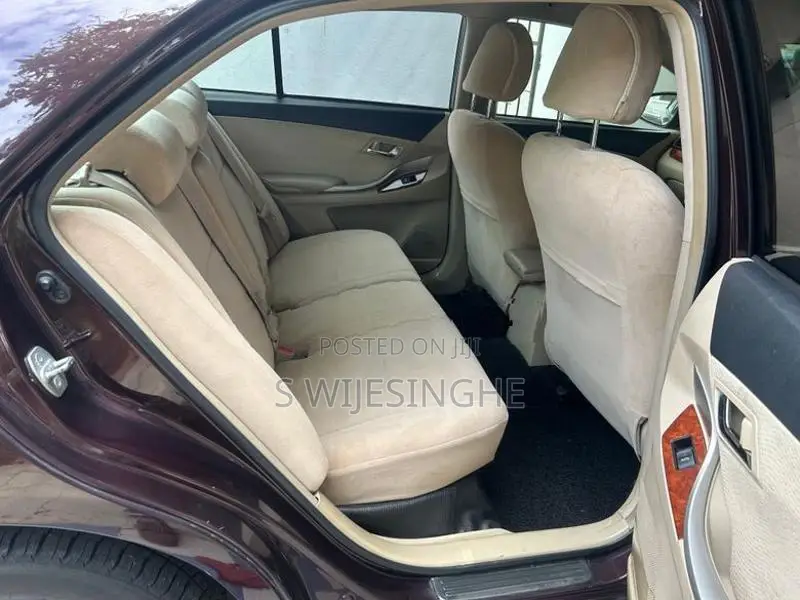 Toyota Premio 2013
