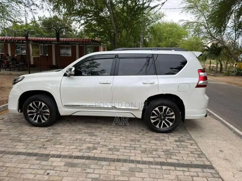 Toyota Land Cruiser Prado TX 2013