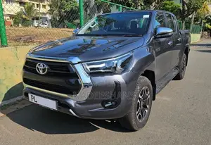 Toyota Hilux V Grade 2.8 L 2025