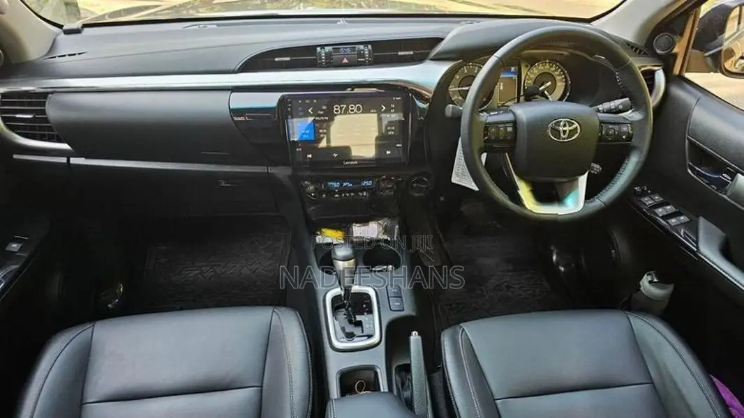Toyota Hilux V Grade 2.8 L 2025