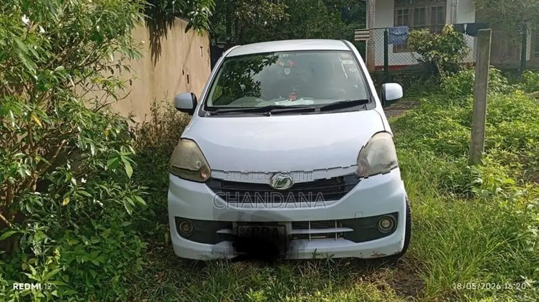 Daihatsu Mira 2015