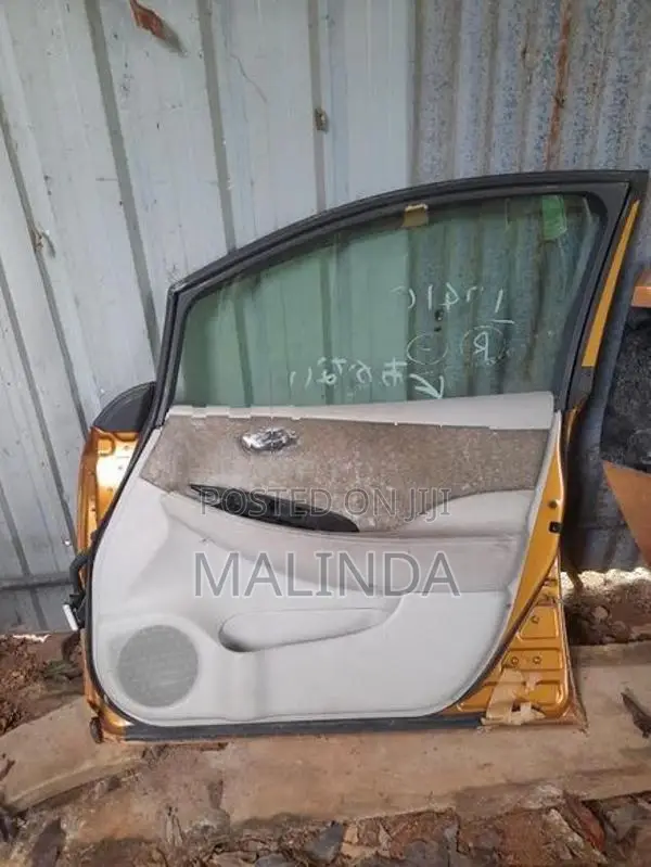 Nissan Leaf (AZE0) RH Front Door - Reconditioned