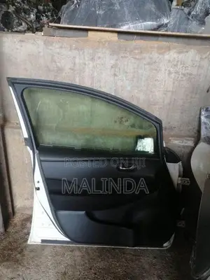 Nissan Leaf (AZE0) LH Front Door - Reconditioned