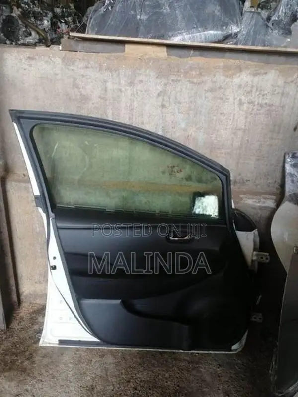 Nissan Leaf (AZE0) LH Front Door - Reconditioned