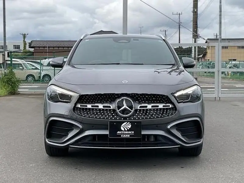 Mercedes Benz GLA 180 AMG Line Package 2025