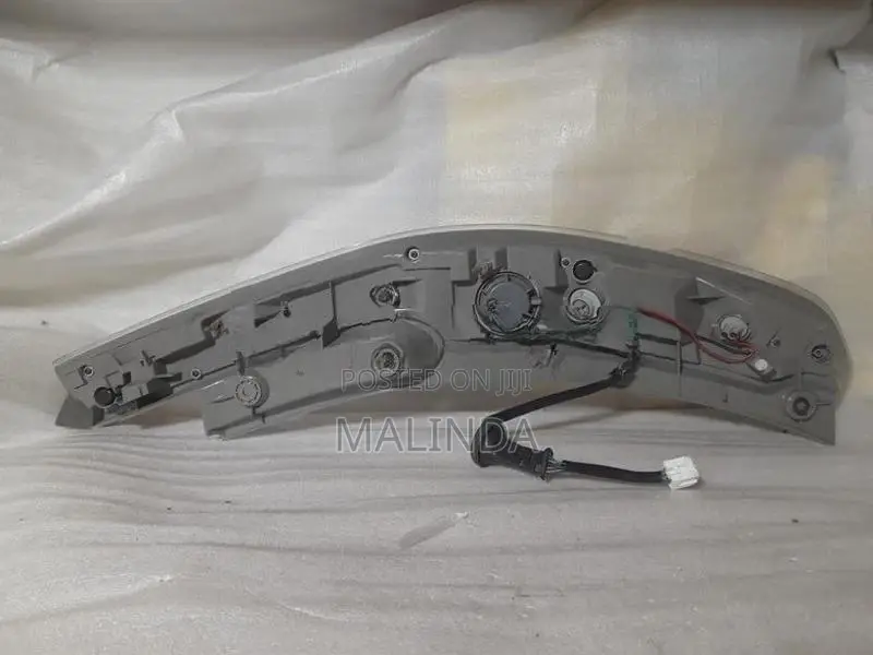 Nissan Leaf (AZE0) LH/RH Tail Light - Reconditioned