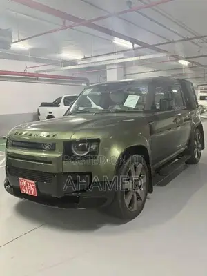 Land Rover Defender P300e 2026