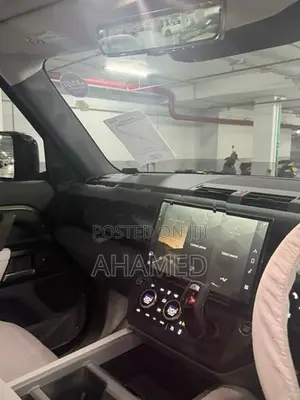 Land Rover Defender P300e 2026