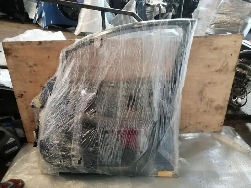 Nissan Leaf (ZE1) RH Front Door - Reconditioned