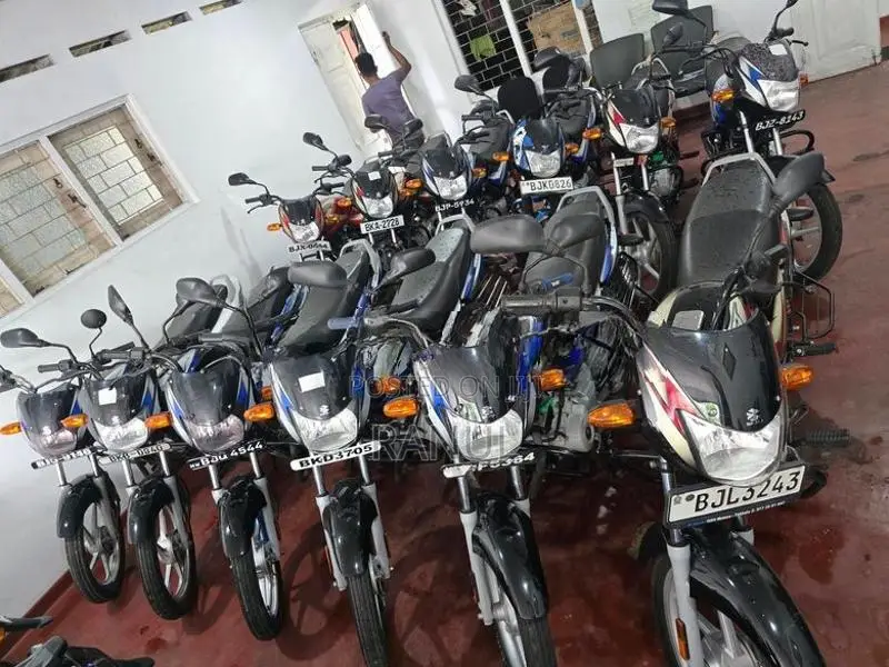 Bajaj CT100 2025