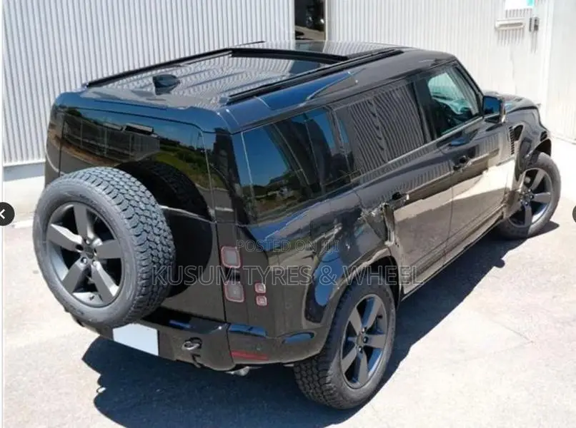 Land Rover Defender 7 SEATER SUN ROOF 2026