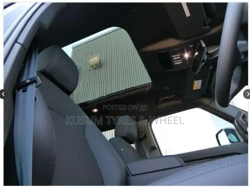 Land Rover Defender 7 SEATER SUN ROOF 2026