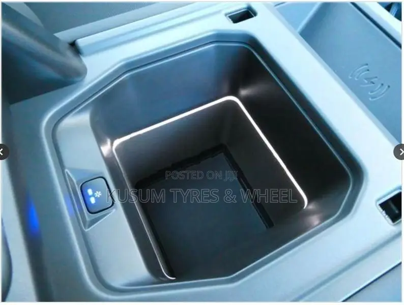 Land Rover Defender 7 SEATER SUN ROOF 2026