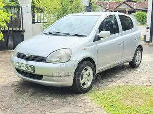 Toyota Vitz U GRAD 2000
