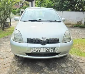 Toyota Vitz U GRAD 2000
